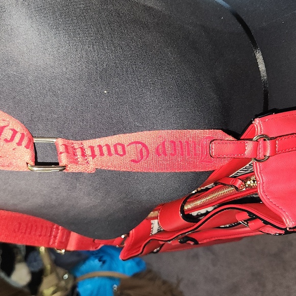 Juicy Couture Red Tote Bag with Structured Design and Leather-like Material - Picture 6 of 11